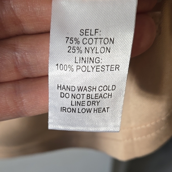 Elegant White Lace Dress - Picture 3 of 4